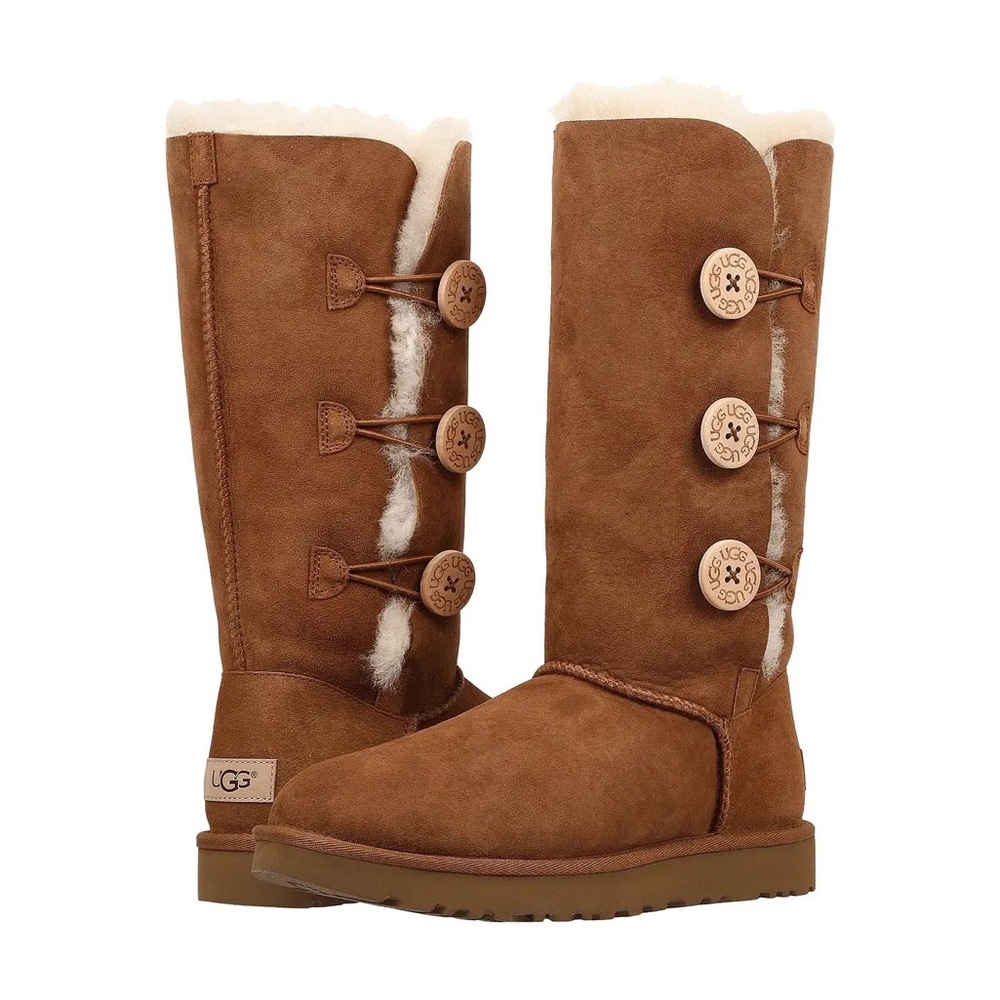 UGG Bailey Button Triplet II - Chestnut Boot in size 8
